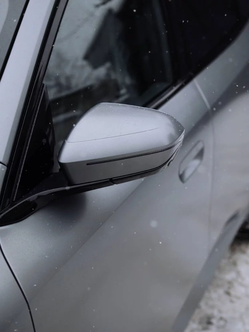 Сатиновая полиуретановая плёнка KPPF 84 на автомобиле