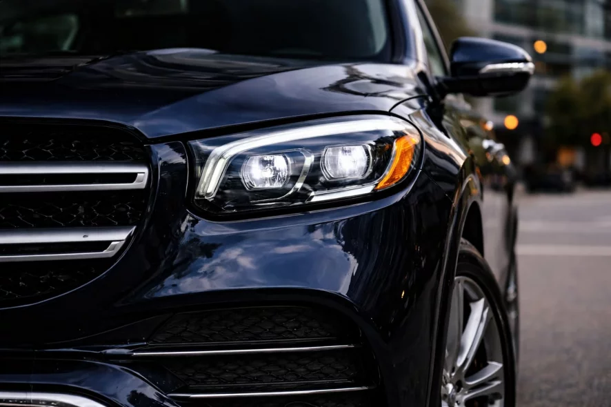 Оклейка фар автомобиля защитной PPF плёнкой