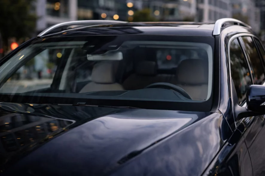 Защита лобового стекла бронеплёнкой — инструменты для снятия