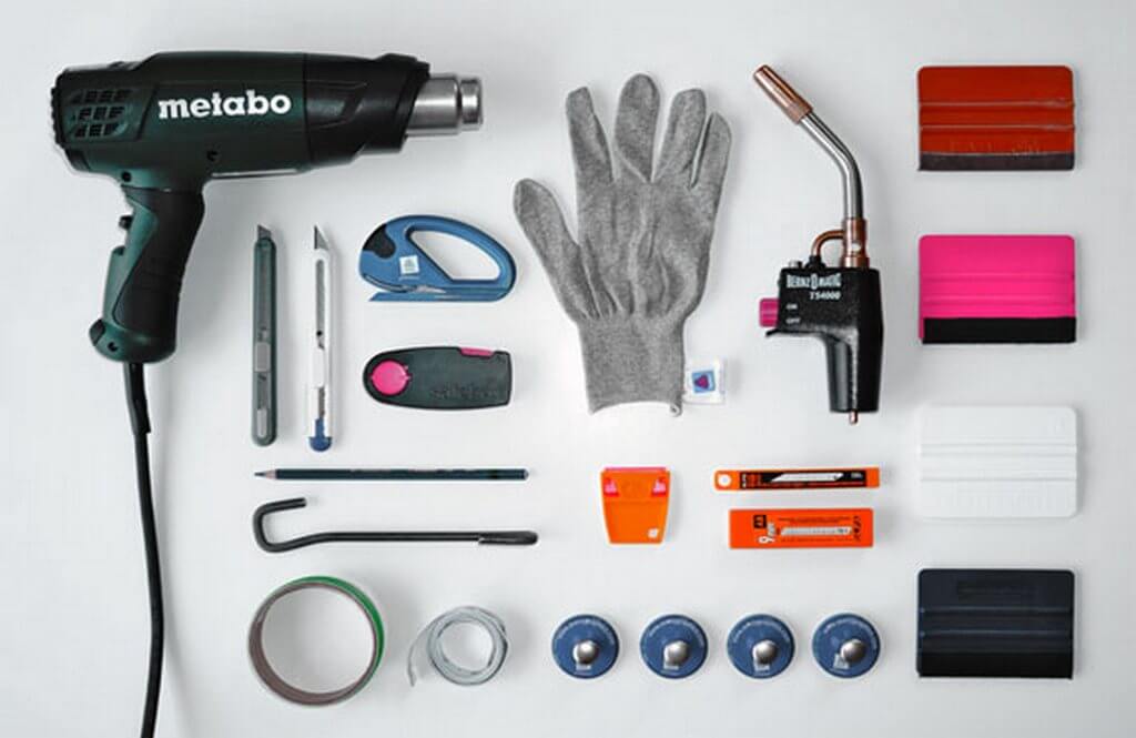 Инструментальная оснастка для поклейки пленки