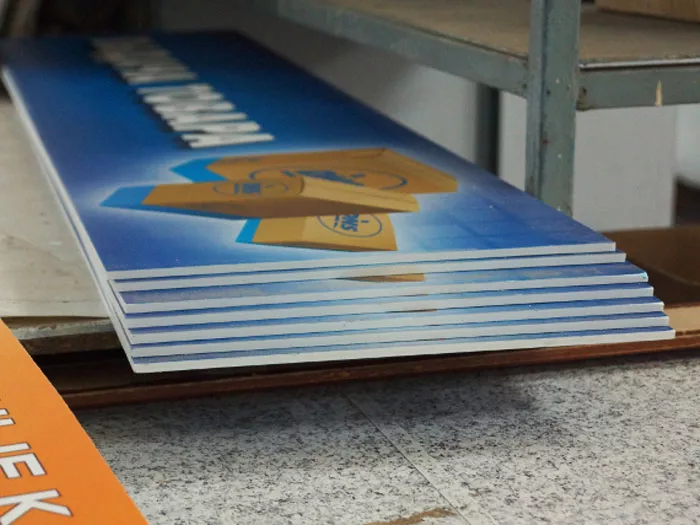 Процесс постнагрева виниловой плёнки феном