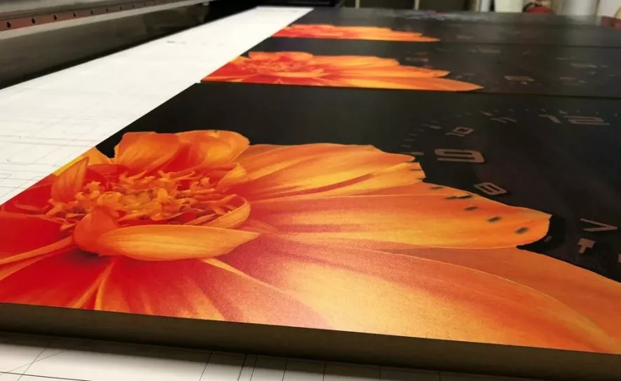 Накатка плёнки ракелем для устранения воздуха