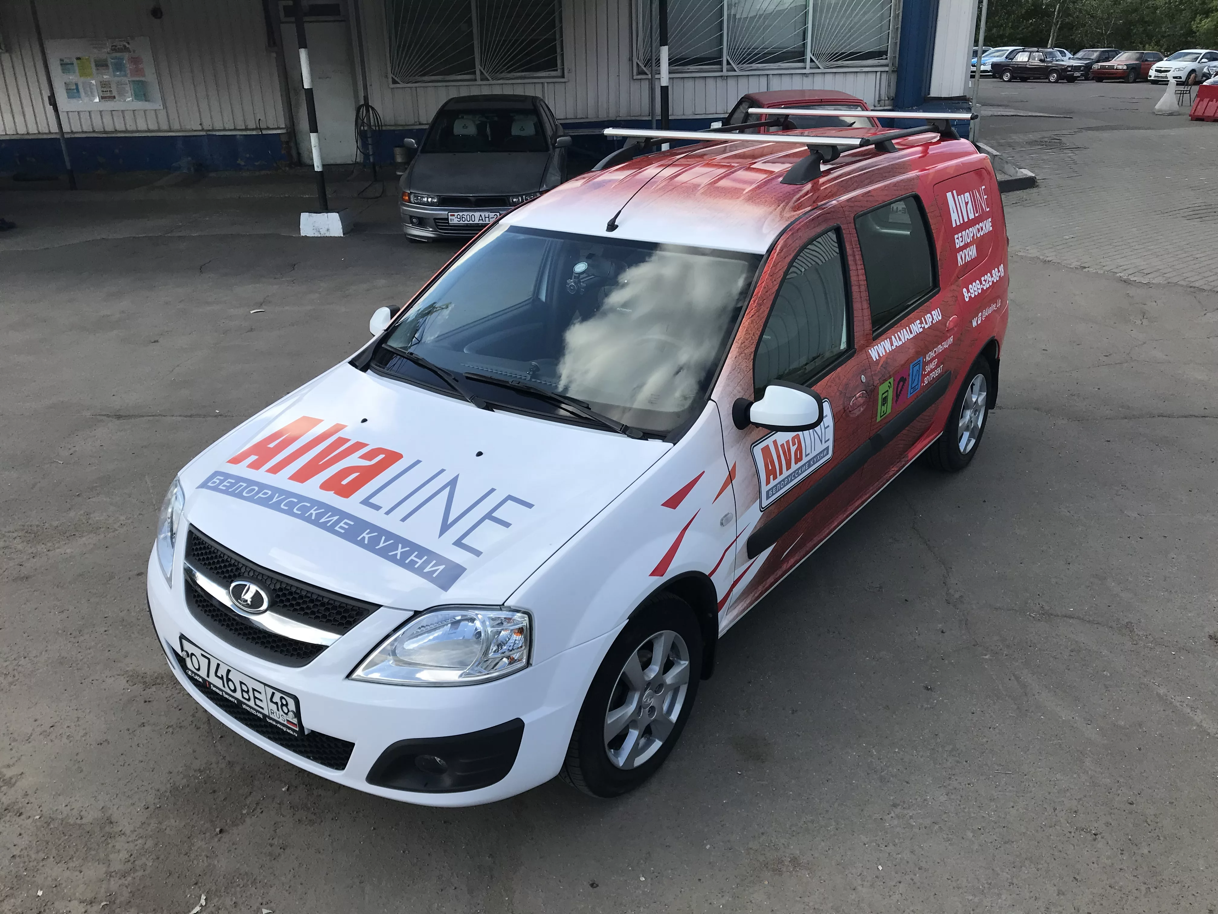 Полная оклейка Lada Largus для AlvaLine &mdash; дизайн и брендирование Creative Team Print