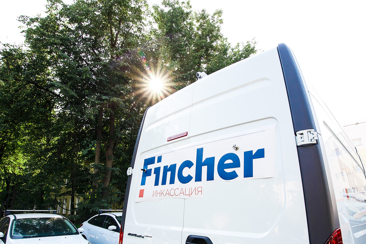 Оклейка бронеавтомобилей для Fincher cash logistic