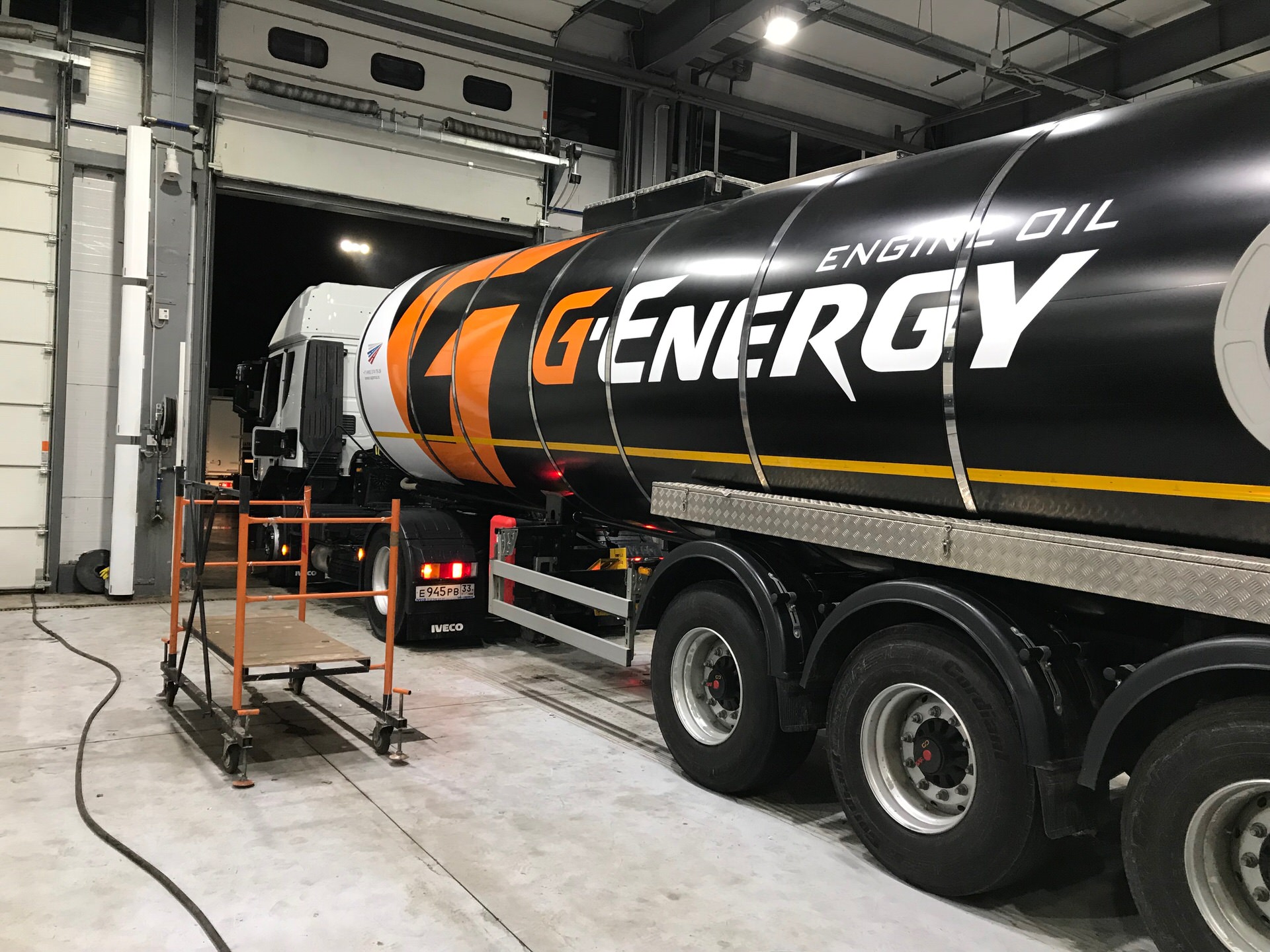 Оклей грузового автомобиля пленкой