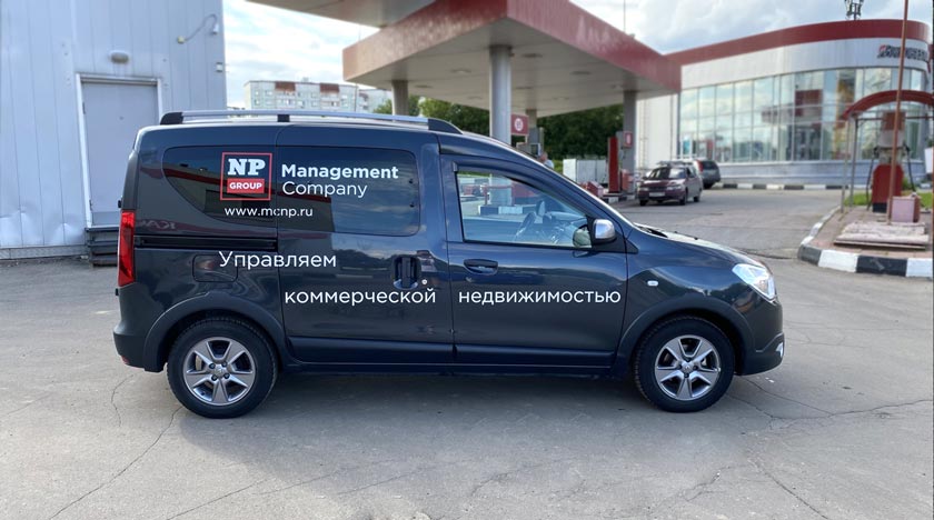 Рекламная оклейка автомобиля Рено