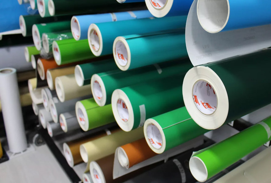 Черная глянцевая пленка