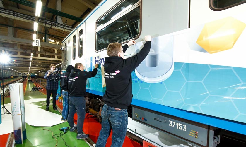 Оклейка вагонов метро пленкой