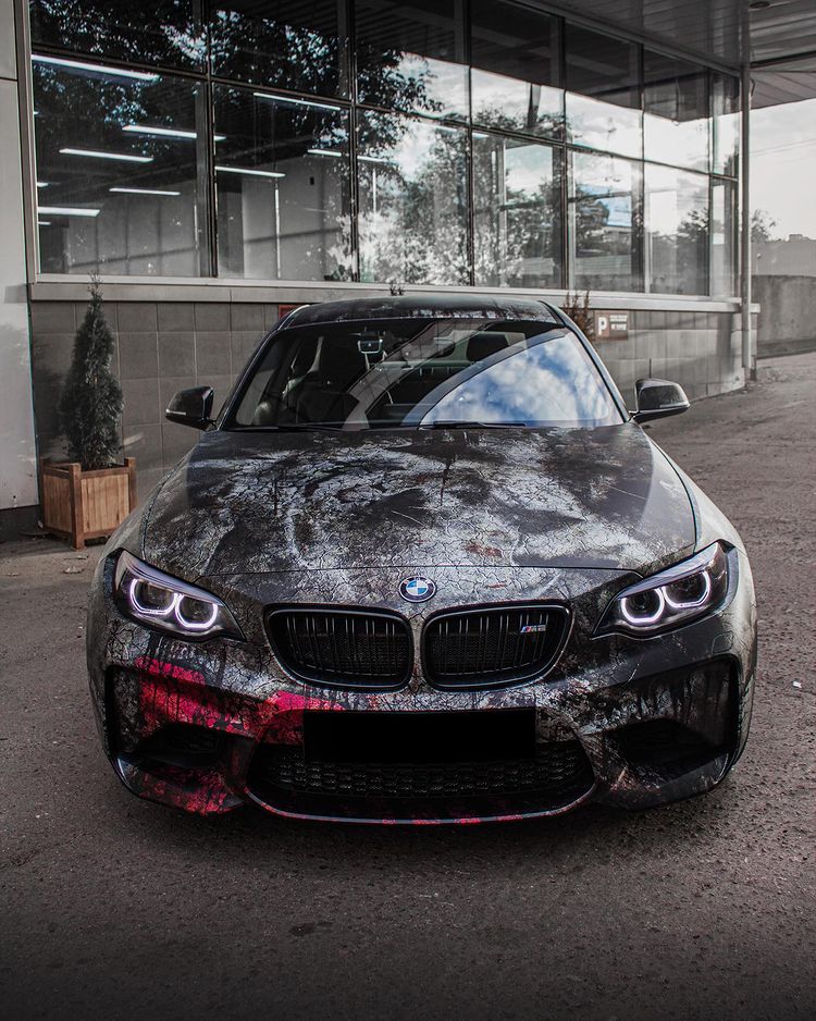 Стоит ли обклеивать машину пленкой